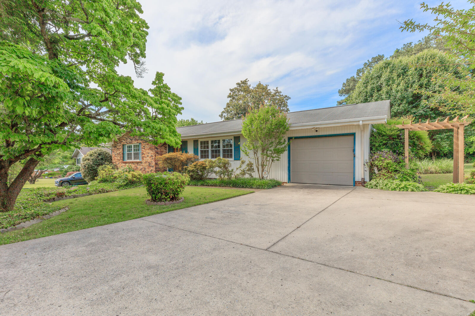 Property Photo: 8790 Igou Gap Road TN 37421