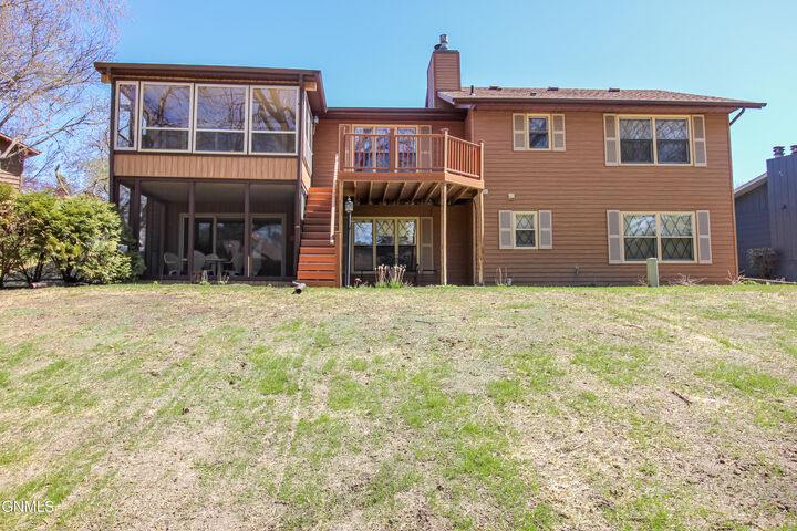 Property Photo:  337 S Brandon Loop  ND 58503 