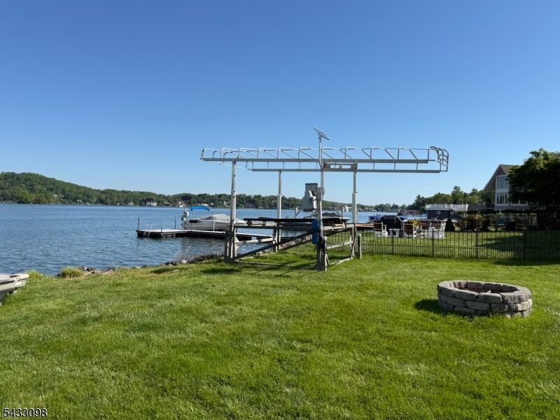 Property Photo: 6 Oak Pkwy NJ 07871