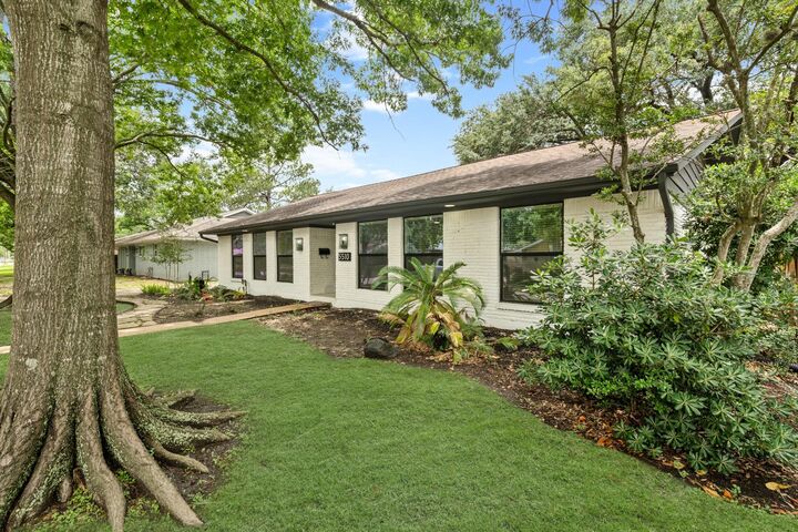 Property Photo: 5510 Braesvalley Drive TX 77096
