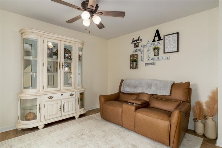 Property Photo:  2210 Sunflower Street  IA 50220 