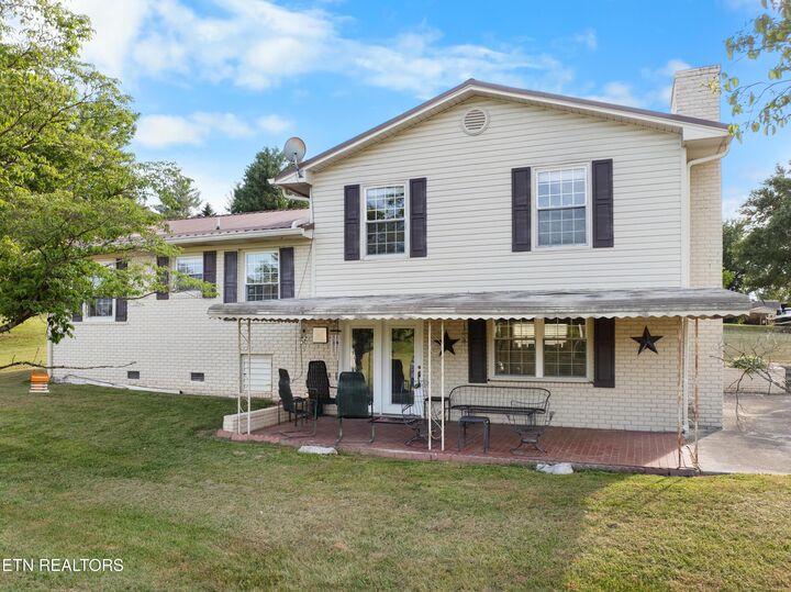 Property Photo:  121 E Village Circle  TN 37766 