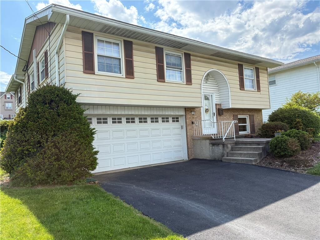 Property Photo:  2204 Northampton Avenue  PA 18067 