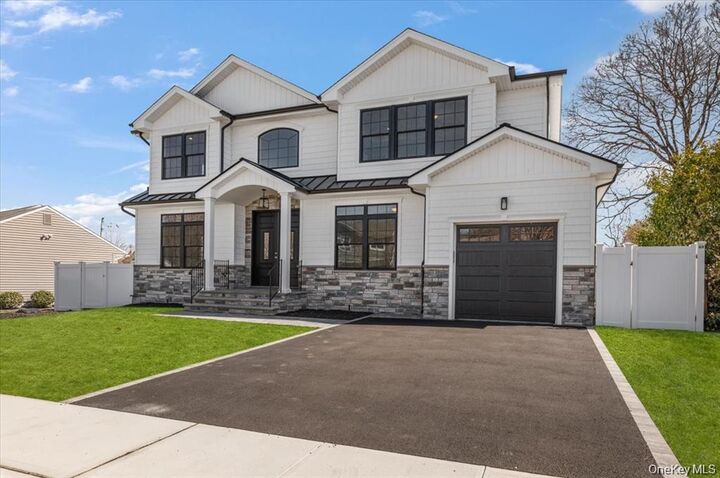 Property Photo:  10 Lee Place  NY 11804 
