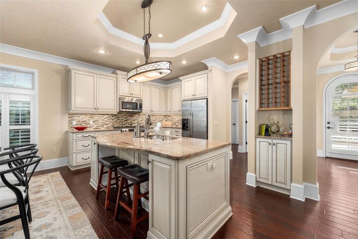 Property Photo:  