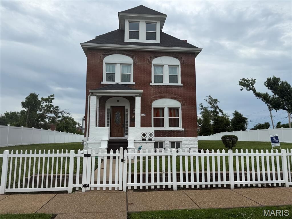 Property Photo: 4429 Greer Avenue MO 63115