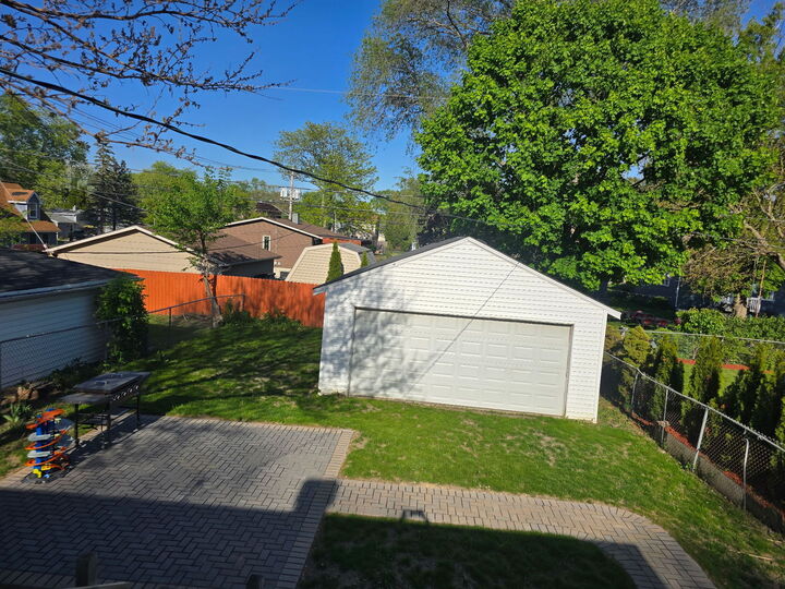 Property Photo:  1407 N Oak Avenue  IL 60073 