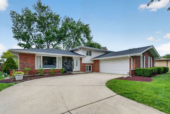 Property Photo: 8632 Clifford Drive IL 60561