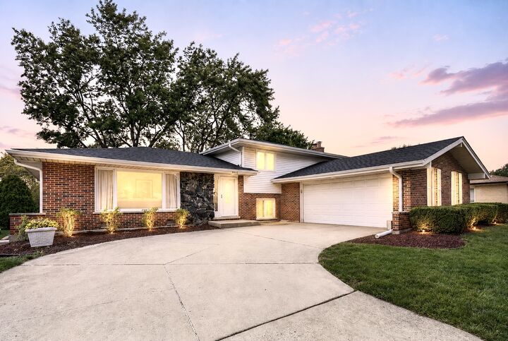 Property Photo:  8632 Clifford Drive  IL 60561 