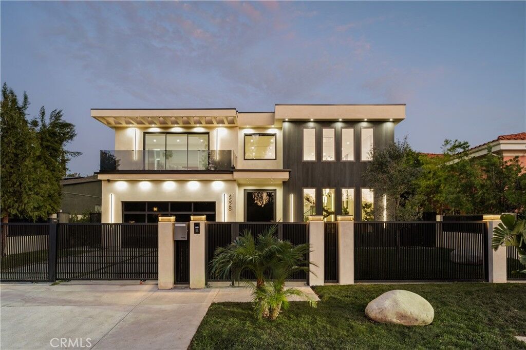 Property Photo:  4528 Matilija Avenue  CA 91423 