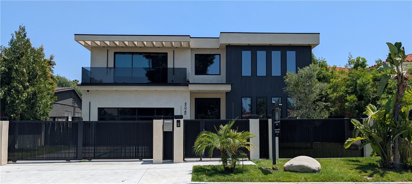 Property Photo: 4528 Matilija Avenue CA 91423