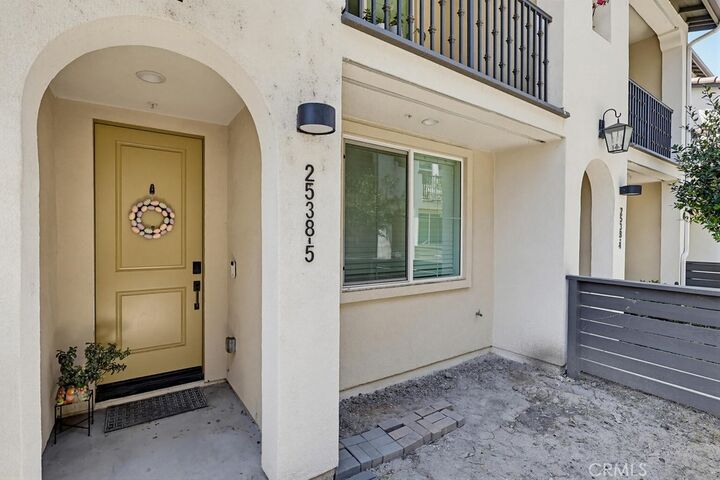 Property Photo:  2538 Valentina Way 5  CA 90040 