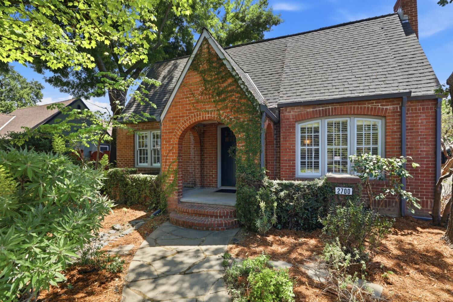 Property Photo:  2700 Castro Way  CA 95818 