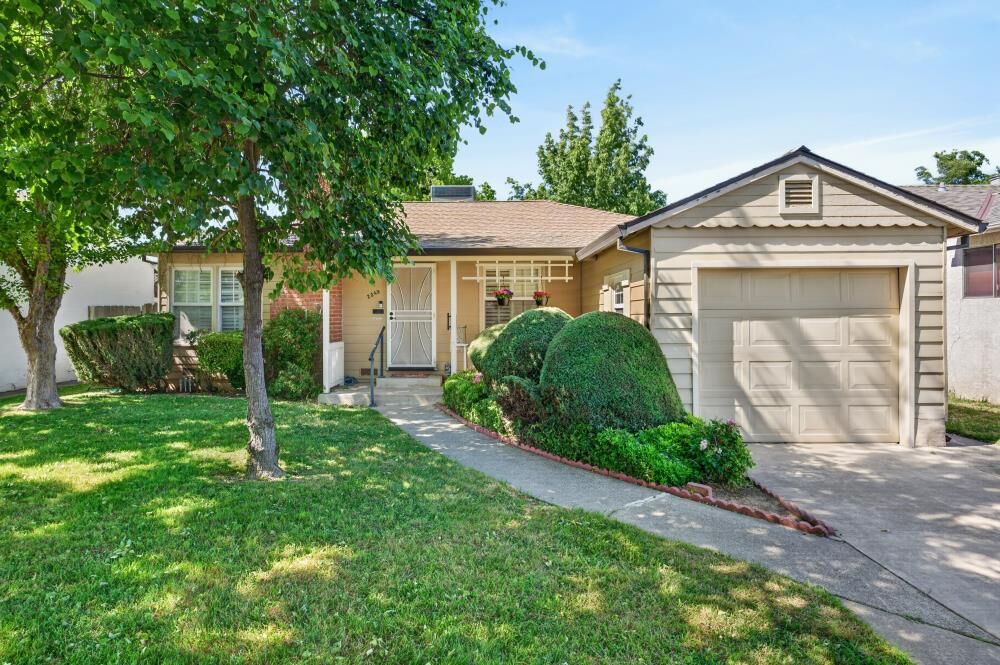 Property Photo: 2349 Anita Avenue CA 95822