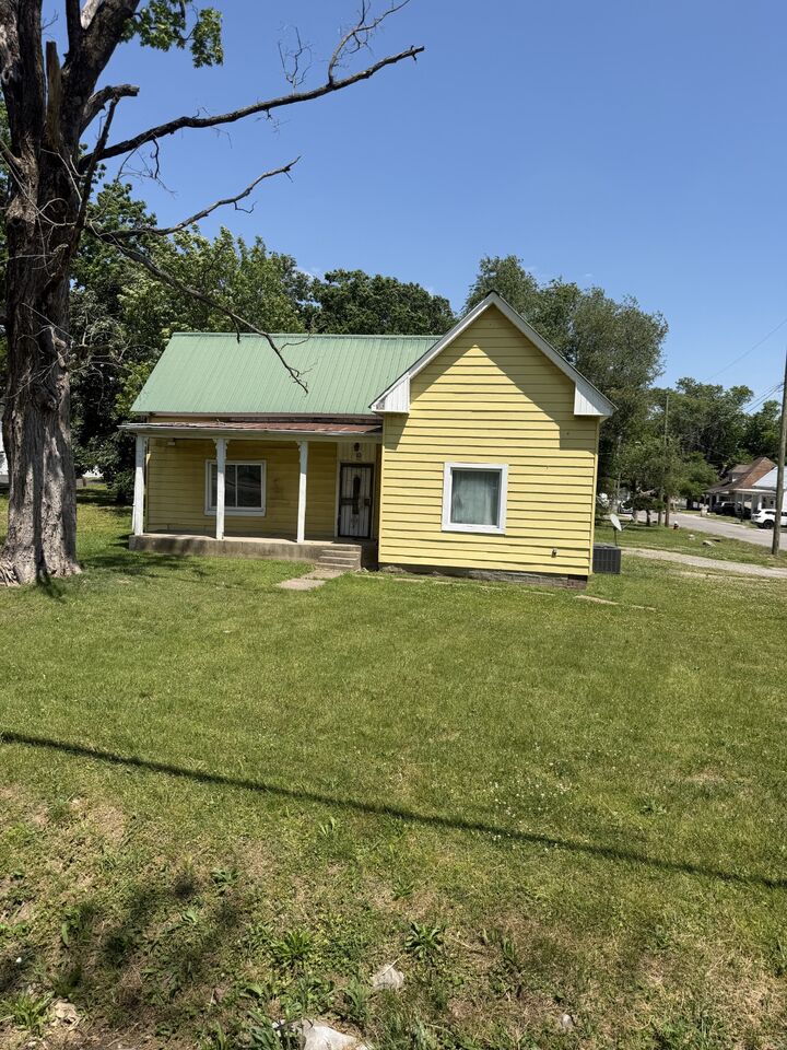 Property Photo: 1508 S Main St TN 37172