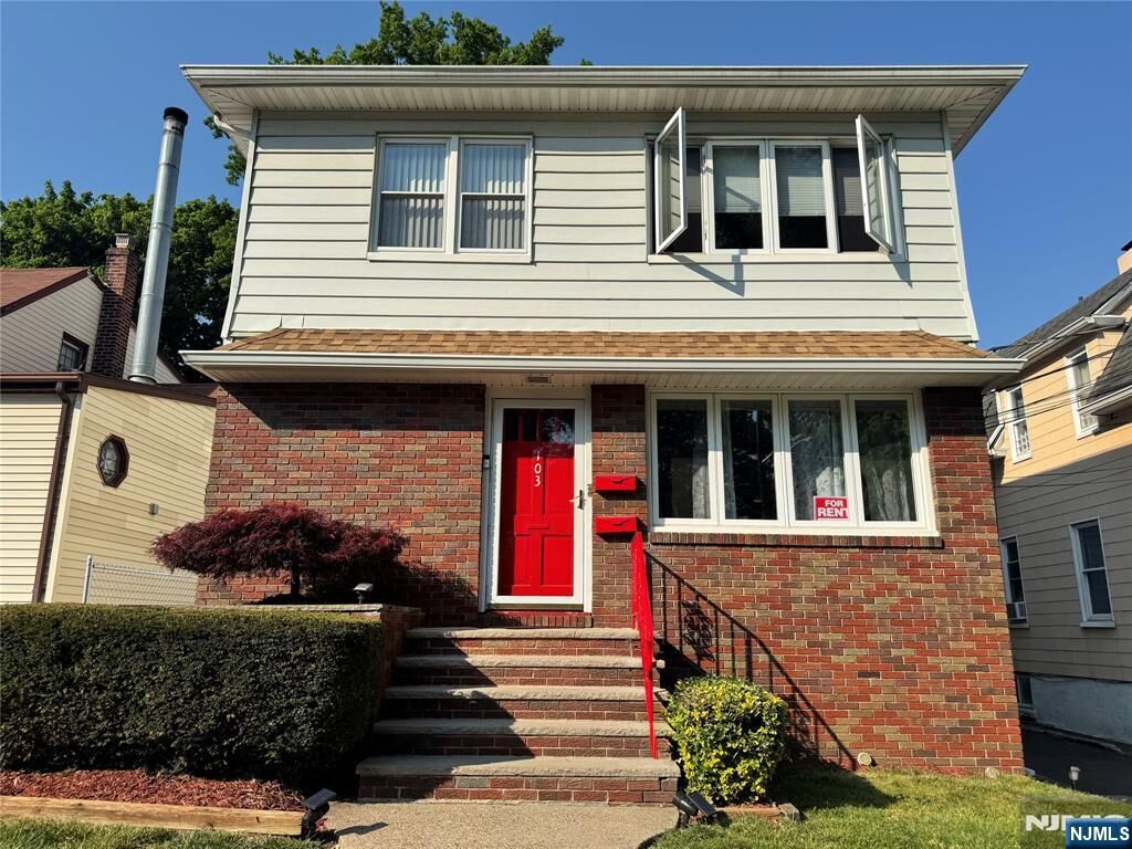 Property Photo:  103 E Pleasant Avenue 1  NJ 07607 