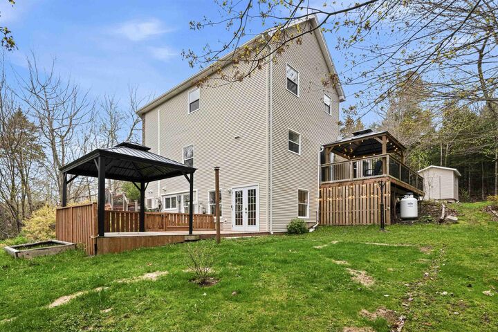Property Photo: 90 Lincolnshire Drive NS B2T 1P7