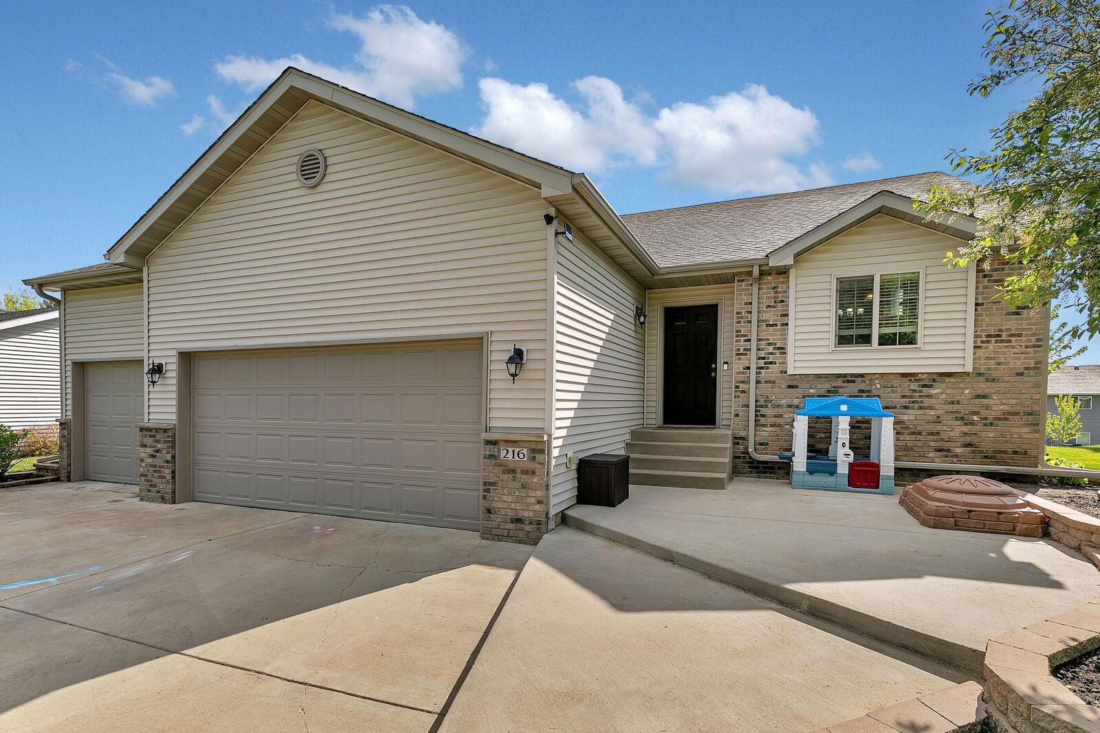 Property Photo:  216 17th Avenue SE  MN 56374 
