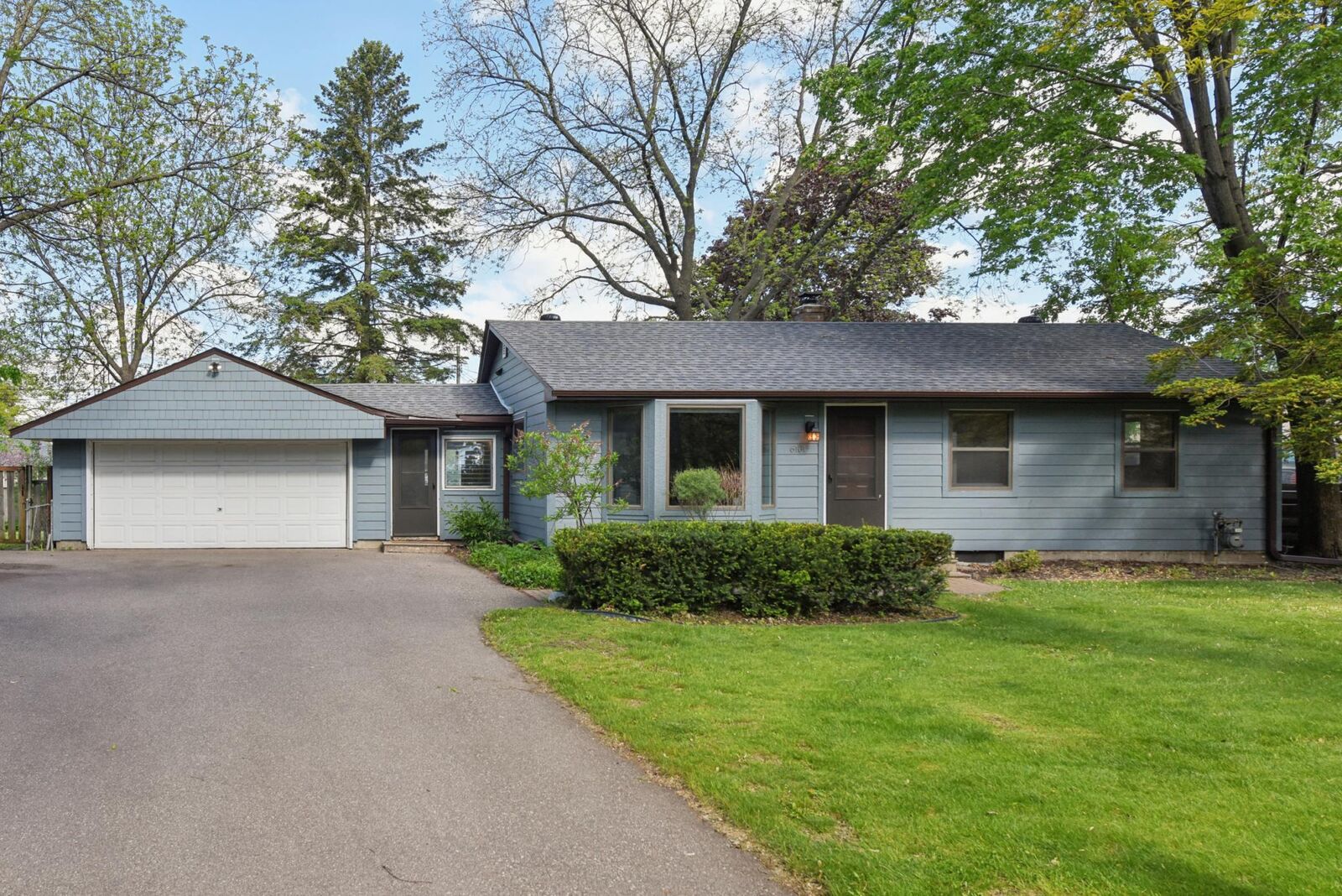 Property Photo:  6101 Upper Afton Circle  MN 55125 
