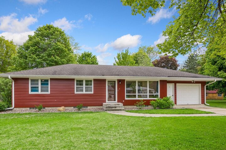 Property Photo:  8 Central Lane  MN 55057 