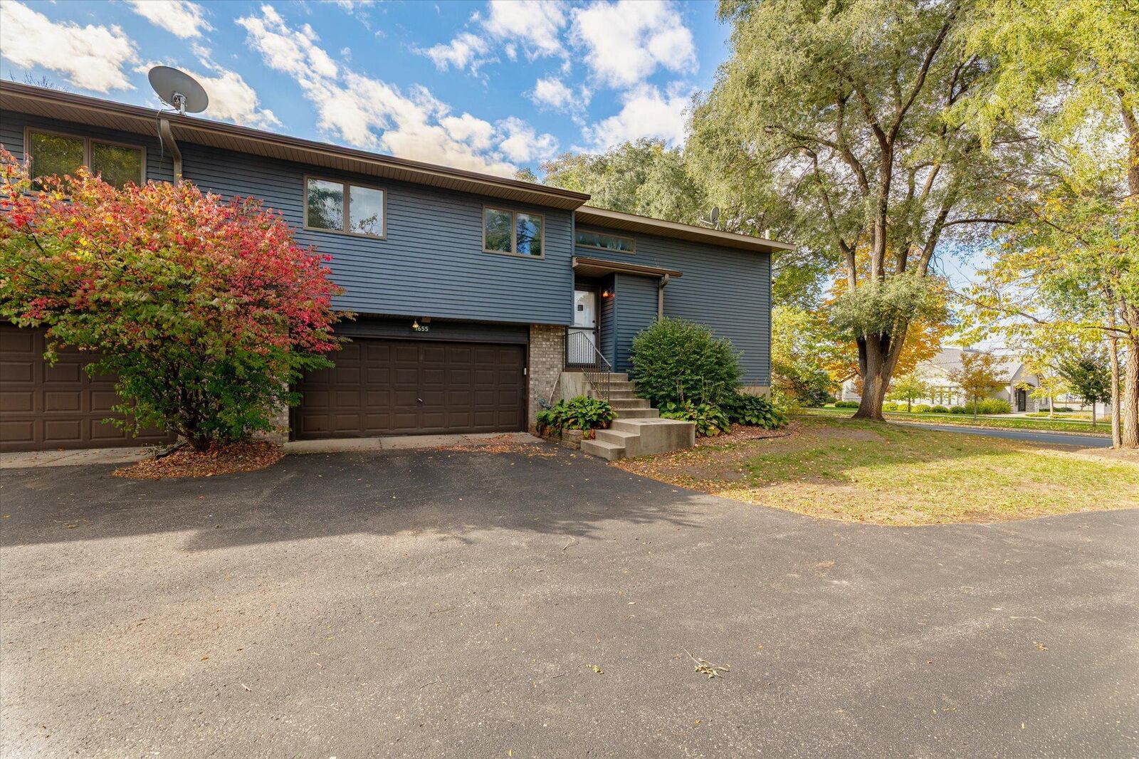 Property Photo:  1655 Pheasantwood Trail  MN 55057 