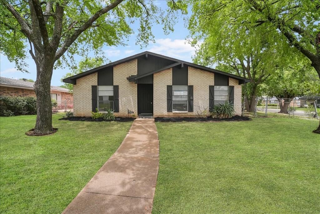 Property Photo: 7101 Hardwood Trail TX 75249