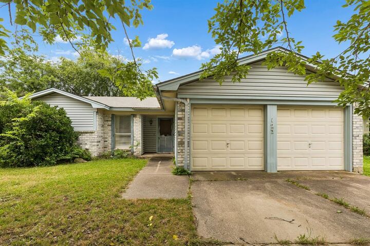 Property Photo:  122 Cimarron Lane  TX 76014 