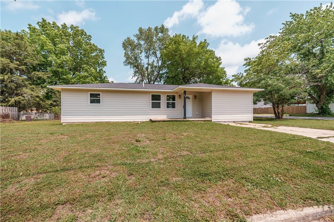 Property Photo:  302 6th Street  AR 72638 