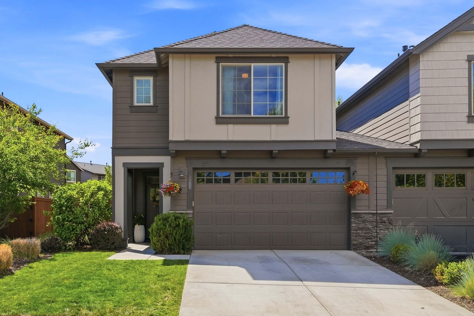 Property Photo:  63191 NE Black Powder Lane  OR 97701 