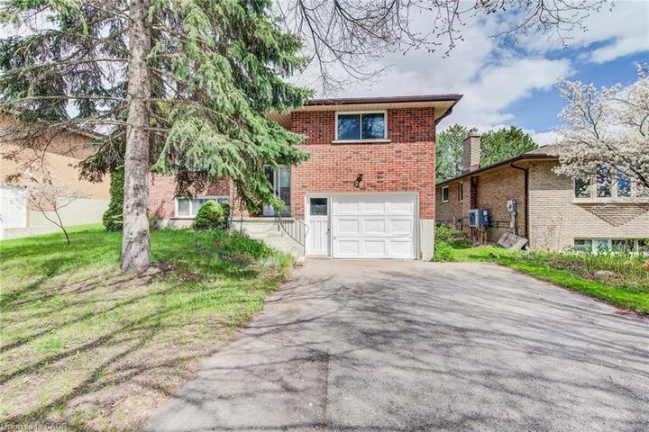 Property Photo: 28 Wordsworth Place ON N2B 3L1