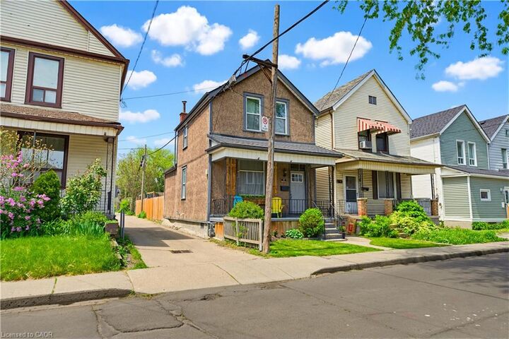 Property Photo:  17 Minto Avenue  ON L8L 6E1 