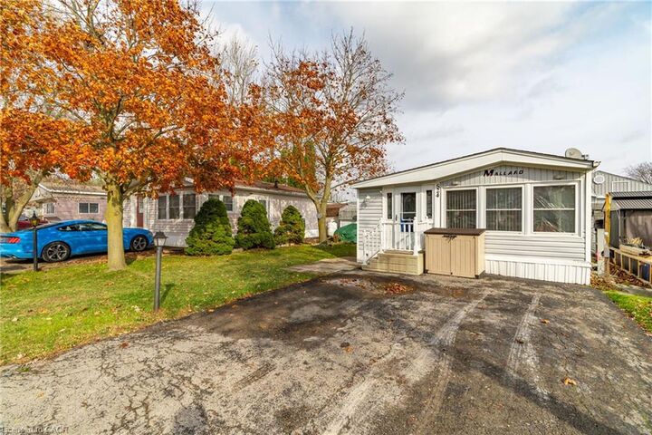Property Photo: 524 Poplar Place ON N0B 1J0
