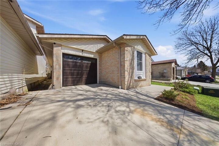 Property Photo:  58 Leacock Avenue  ON N1E 6R1 