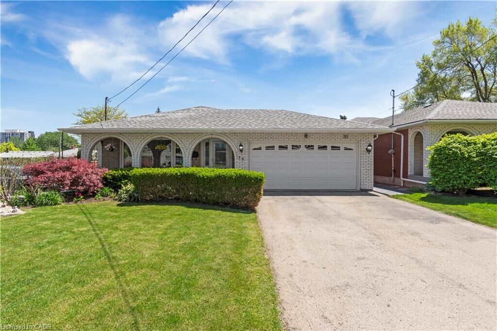 Property Photo:  58 Centennial Parkway S  ON L8G 2C4 