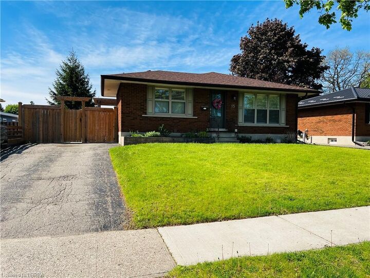 Property Photo:  15 Blueridge Crescent  ON N3R 5E6 