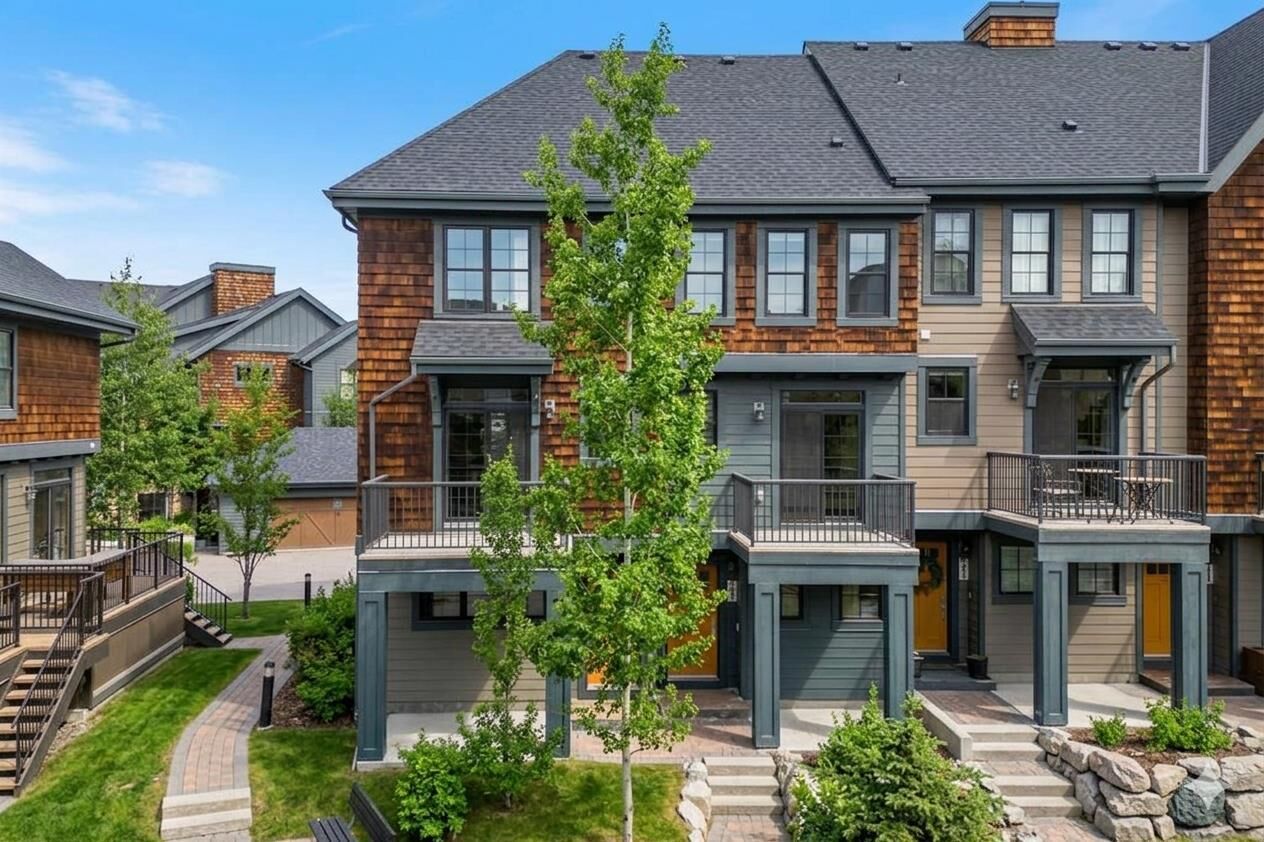 Property Photo: 455 Ascot Circle SW AB T3H 0X3
