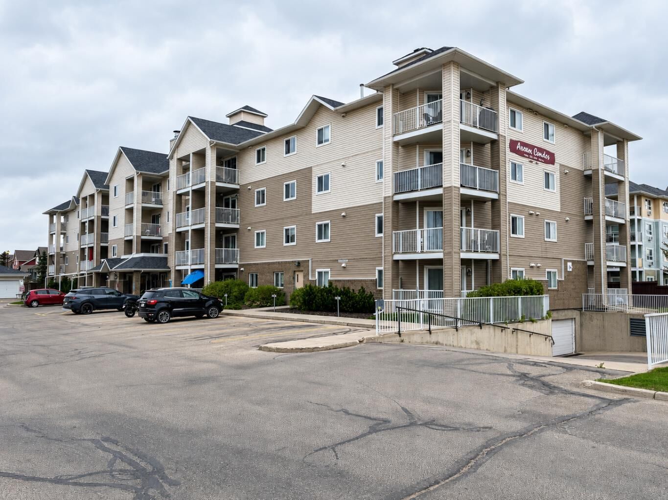 Property Photo: 11220 104 Avenue 103 AB T8V 2Z1