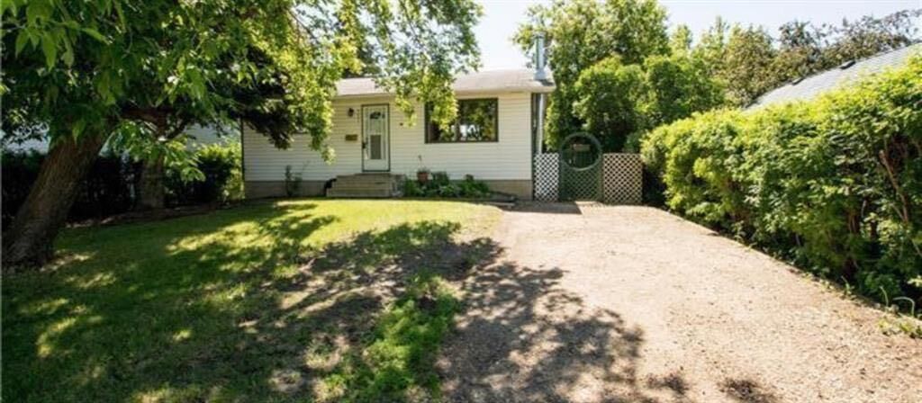 Property Photo: 9321 101 Avenue AB T8W 0W5