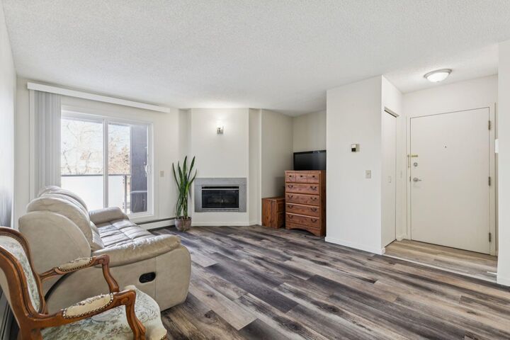 Property Photo:  2034 Edenwold Heights NW 34  AB T3A 3Y2 