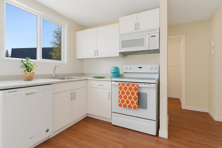 Property Photo:  80 Galbraith Drive SW 32  AB T3E 4Z6 