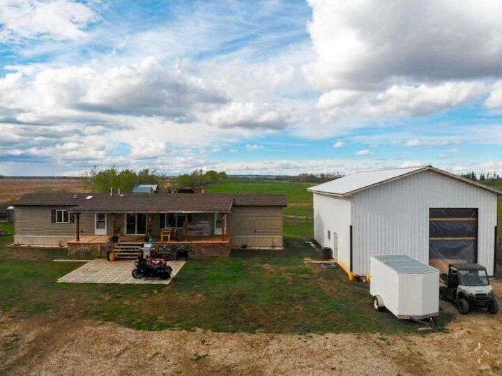 Property Photo:  32040 740 Township  AB T0H 3C0 