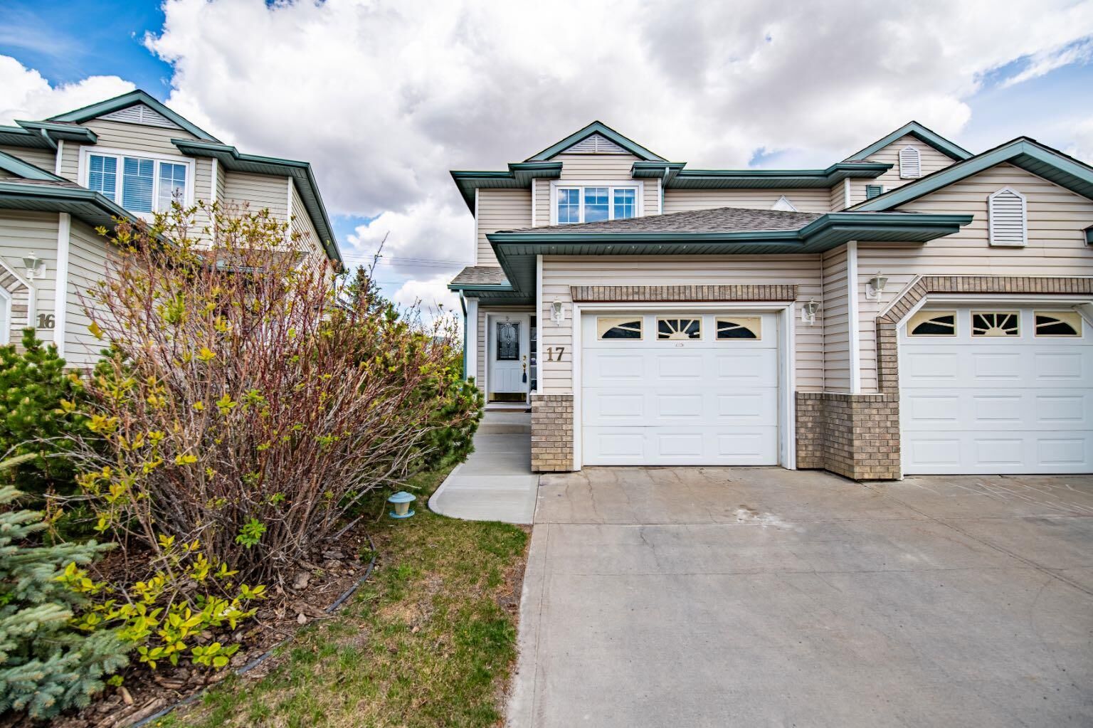 Property Photo: 6300 Orr Drive 17 AB T4P 3T6