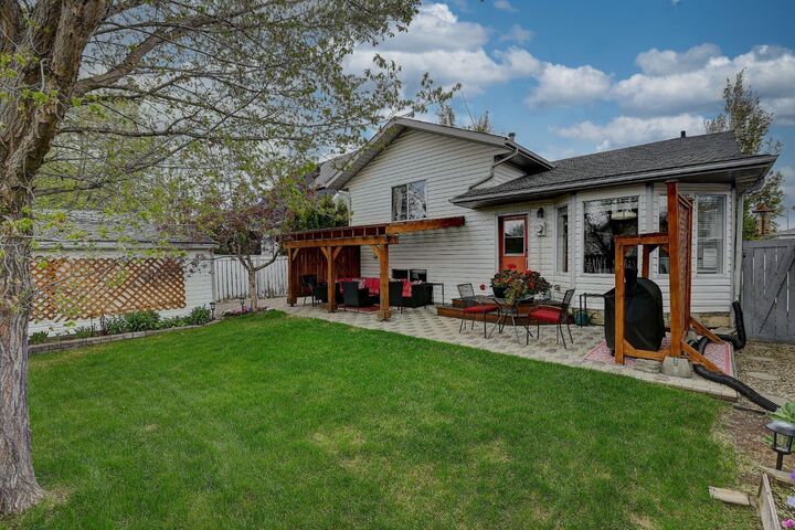 Property Photo: 9645 65 Avenue AB T8W 2B6