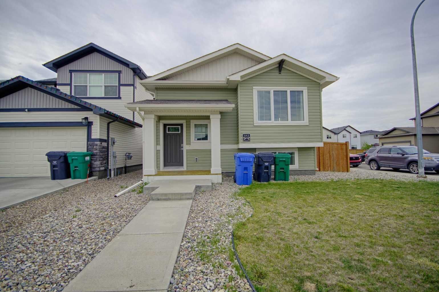Property Photo:  643 Moonlight Lane W  AB T1J 5M1 