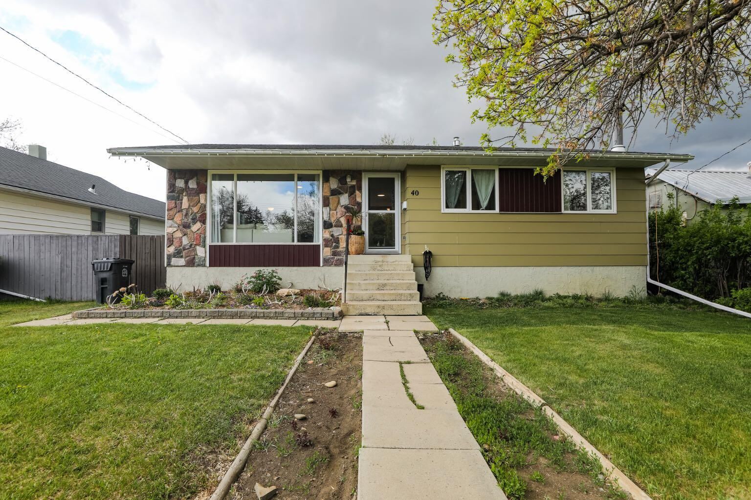 Property Photo:  40 S 100 E  AB T0K 2S0 