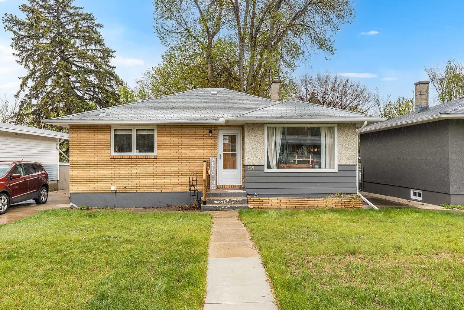 Property Photo:  549 2 Street NE  AB T1A 6K2 