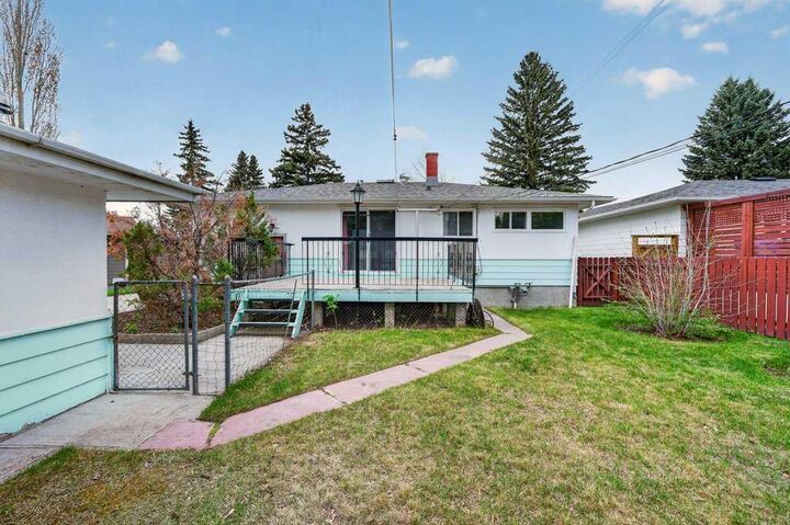 Property Photo:  83 Ferncliff Crescent SE  AB T2H 0V5 