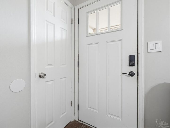 Property Photo: 5517 Woodcrest Dr FL 32583