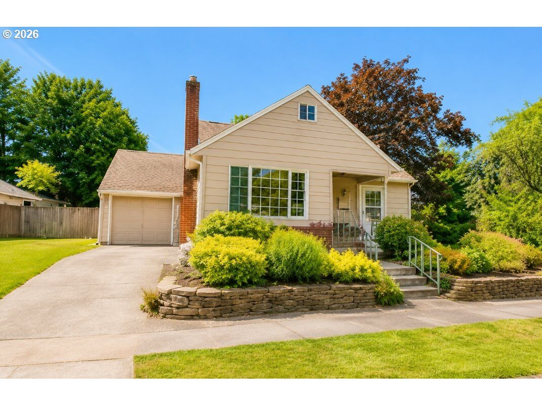Property Photo: 255 W Fairfield St OR 97027