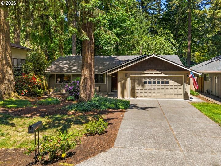 Property Photo: 4341 Collins Way OR 97035